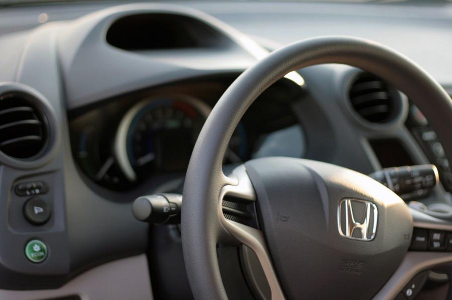  Honda Insight EX 2010 года  (фото 17 из 53)